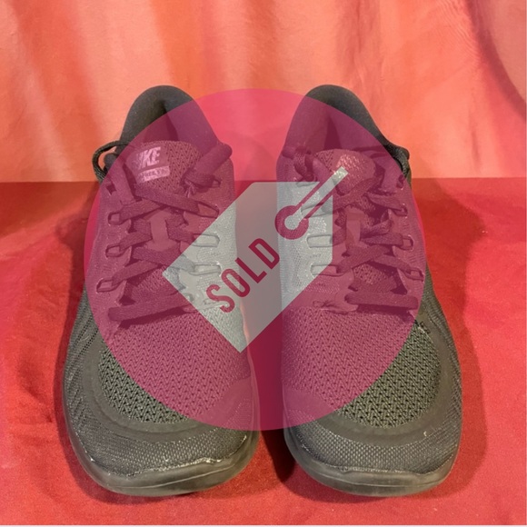 Nike Shoes - Nike Free Run 5.0